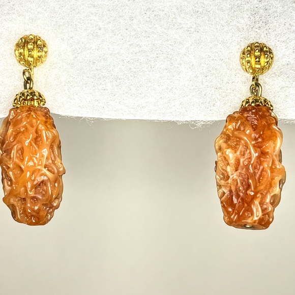 Morel Insipred Vintage Plastic Clip-On Earrings - Picture 2 of 9